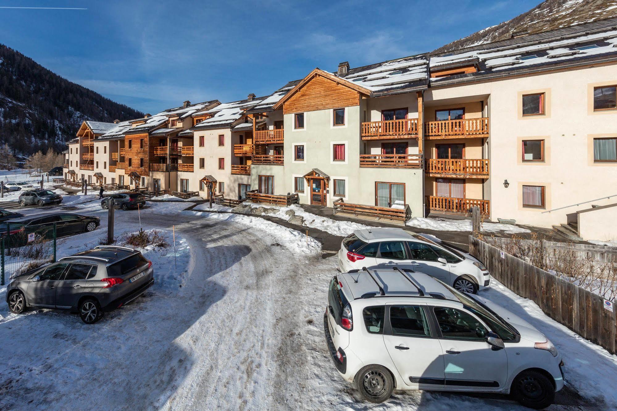 Noemys Balcons Du Viso Aparthotel Abriès Esterno foto